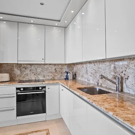 Ref 1991 - Croisette - Sea View For Rent * Κάννες